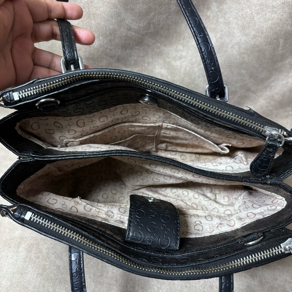 Guess Black Shoulder Purse - Picture 4 of 6